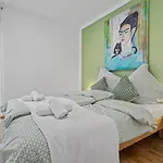 Smurmelhomes Oase: Terrasse - Parken - Kind דירה